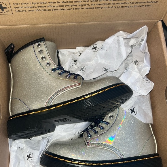 Dr Martens Light-show Iridescent - Picture 4 of 5